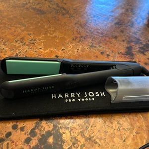 Harry Josh Pro Tools 1.25 inch Ceramic Flat Styling Iron hair straightener